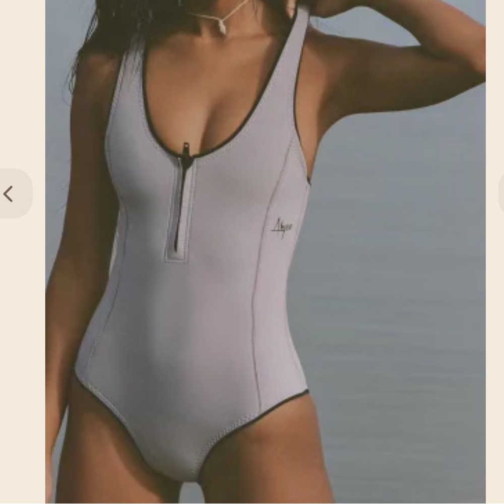NEW UNWORN ABYSSE Elle one piece IN SOLD OUT LILAC